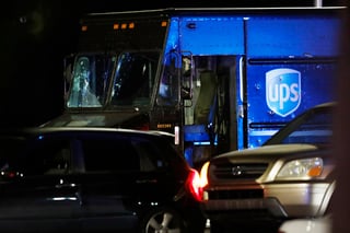 Los muertos, según reportó el Miami Herald, son los dos sospechosos del robo, un empleado de la empresa de correos de UPS y un conductor de un vehículo particular. (AP)