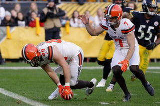 Los Browns de Cleveland cayeron el domingo pasado en Pittsburgh, y se alejaron de una posible postemporada. (AP)