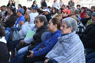 El evento de entrega de escrituras se realizó durante el viernes, en la explanada lateral de la presidencia municipal de Torreón.