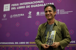 Presentación. El actor Gael García debuta como escritor, presenta su libro en la Feria Internacional del Libro de Guadalajara 2019.