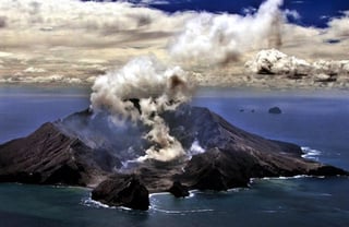 Se trata del cono volcánico más activo de Nueva Zelanda y que 70 % del volcán se encuentra bajo el mar. (ESPECIAL)