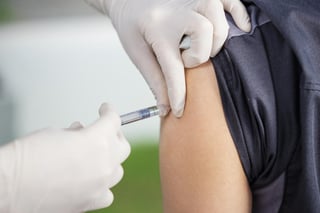 De las 18 muertes por influenza registradas en el país durante la presente temporada, 94 por ciento se atribuyen a que las personas no se aplicaron la vacuna. (ARCHIVO) 