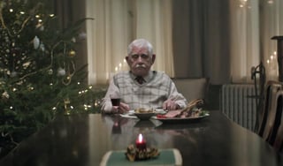 En un artículo del periódico El País, se menciona que se lanzó una campaña 'Sé su Amigo Visible estas Navidades', mediante la que un joven se puede convertir en el mejor regalo de Navidad para una persona mayor. (ESPECIAL)