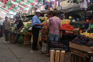 Los precios de algunas frutas y hortalizas mostraron una baja de hasta más del 30 por ciento. (ARCHIVO) 