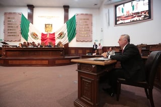 El secretario del Trabajo del estado, Román Alberto Cepeda, compareció ayer ante el Congreso local.