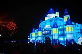 Luztopía es uno de los festivales más grandes de México, donde el atractivo principal son las luces navideñas expuestas a lo largo de 2 kilómetros. (ESPECIAL)