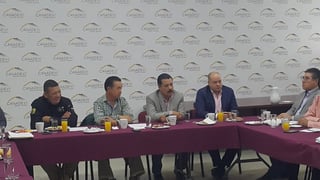 Los integrantes del CLIP se reunieron con representantes de la Policía Civil de Coahuila para conocer las estrategias de seguridad. (YOLANDA RÍOS)