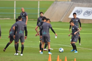 Tras pasar algunos días de vacaciones, los jugadores de Santos Laguna reportarán hoy a entrenamientos. (ERNESTO RAMÍREZ)
