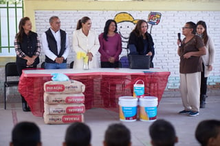 La Coordinación de Servicios Educativos de La Laguna aseguró que siguen entregando apoyos. (CORTESÍA)