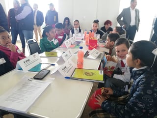 Niños y niñas participan en la Convención Distrital para elegir a quienes formarán parte del Parlamento Infantil. (EL SIGLO DE TORREÒN/EDITH GONZÁLEZ)