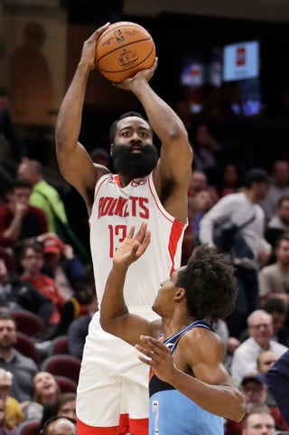 James Harden metió 55 puntos en el triunfo de Rockets ante 'Cavs'. (AP)