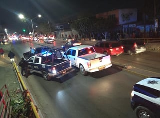Los asalatantes lograron escapar y dejaron el vehículo atravesado por la calle Urrea, en la colonia Santa Rosa.