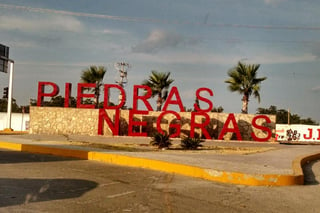 Narcerdalia Padrón Arizpe, presidenta municipal de Villa Unión, fue internada en un hospital privado de Piedras Negras donde permanece bajo observación médica. (ESPECIAL)
