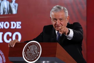 López Obrador lamentó que no se haya aprobado en el Congreso la reforma para reducir el presupuesto a los partidos políticos. (ARCHIVO)