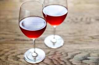 Estudios en roedores han demostrado que el resveratrol, compuesto químico del vino tinto, tiene propiedades benéficas contra enfermedades y demencias. (ARCHIVO) 
