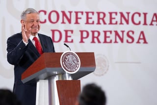 A su llegada al Aeropuerto Internacional 'Carlos Rovirosa Pérez', el presidente Andrés Manuel López Obrador afirmó que para 2020 la economía del estado será mejor. (EFE)