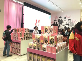 La tienda itinerante House of BTS, una pop-up store con artículos alusivos a la agrupación surcoreana. (ESPECIAL)
