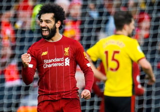 Mohamed Salah anotó los dos tantos de Liverpool en la victoria 2-0 sobre el Watford, para seguir alejándose en la cima de la Premier.