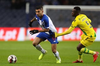 Jesús 'Tecatito' Corona, dio dos asistencias, en el triunfo del Porto 3-0 sobre Tondela, en acción de la jornada 14 de la Liga de Portugal. (EFE)