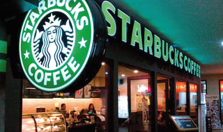 Los resultados de la reforma laboral, propuesta por Donald Trump, muestran que empresas como Starbucks no pagaron impuestos en 2018 y 2019. (ARCHIVO) 