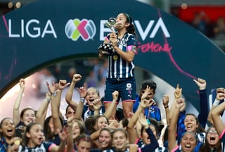 La escuadra de Rayadas se coronó por primera vez campeona en la historia del futbol femenil de México. (ARCHIVO) 