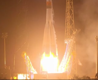 El cohete ruso Soyuz despegó para poner en órbita un telescopio que detecta cientos de planetas más allá del sistema solar. (ARCHIVO) 