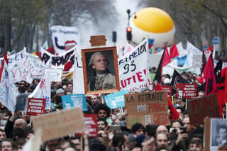 El Gobierno francés no consiguió desactivar este jueves el conflicto abierto con los sindicatos sobre la reforma de las pensiones. (ARCHIVO) 