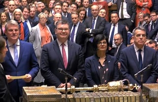 Los diputados de la Cámara de los Comunes autorizaron por 358 frente a 234 votos que el texto auspiciado por el primer ministro, Boris Johnson, pase a su siguiente trámite parlamentario. (EFE)