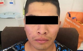  El asaltante al que una joven le suplicó que le permitiera sacar su libreta para cumplir con su examen fue identificado como Carlos 'N', de 22 años de edad y fue detenido por la policía municipal de Ecatepec esta tarde. (ESPECIAL)