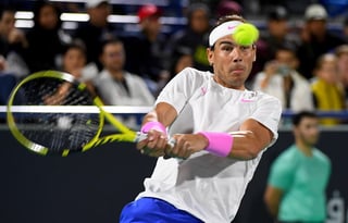 El español Rafael Nadal se impuso en la dura batalla del torneo de exhibición de Abu Dabi al griego Stefanos Tsitsipas. (ARCHIVO)