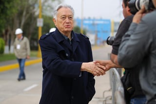  Manuel Bartlett agradeció el comentario de su paisano y dijo en tono de broma que le creó un 'problema' con el presidente López Obrador. (ARCHIVO)