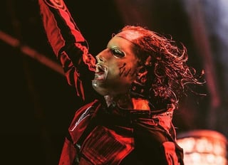 El 2019 representó un año muy productivo para Corey Taylor y su banda Slipknot, pues además de estar con la agrupación en diferentes giras, el vocalista trabaja en un guion para una película de terror, empezó a escribir su quinto libro y planea su nuevo álbum en solitario. (INSTAGRAM)