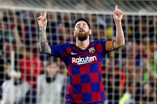 El argentino Lionel Messi tiene un salario base anual que rebasa los 65 millones de dólares. (ARCHIVO)