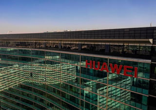  El Gobierno chino ayudó a impulsar el ascenso global de Huawei gracias a que el campeón tecnológico de China habría obtenido hasta 75 mil millones de dólares en exenciones de impuestos, financiación y recursos a bajo precio, según una información que publica este miércoles The Wall Street Journal. (ARCHIVO)