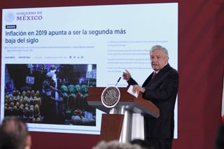 El presidente Andrés Manuel López Obrador destacó que este 2019 termina con buenas noticias en lo económico pues, entre otra cosas, no aumentó la deuda pública y la inflación es controlada, y para el próximo año no habrá “sorpresas desagradables” en ese rubro. (NOTIMEX)