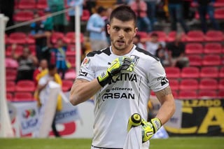 El guardameta de 29 años comenzó su carrera con Figueirense, del cual emigró al futbol mexicano con Gallos Blancos. (ARCHIVO)