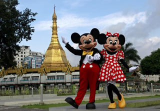 Empleados de Walt Disney World que caracterizan a Mickey Mouse, Minnie Mouse y Donald Duck presentaron denuncias policiales. Afirman que fueron tocados inapropiadamente por turistas. (ARCHIVO) 