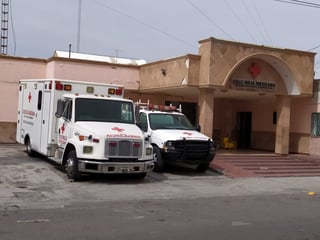 El menor lesionado fue trasladado en una ambulancia a las instalaciones de la Cruz Roja para su atención médica.