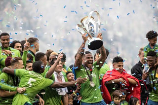 El defensor panameño se coronó en la temporada 2019 de la MLS con el Seattle Sounders venciendo en la final al Toronto FC. (ARCHIVO) 
