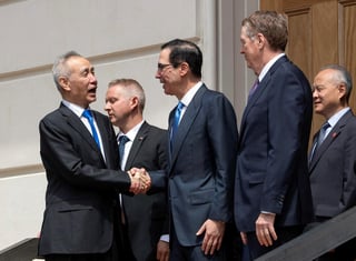 China y Estados Unidos podrían firmar en los próximos días la fase uno del acuerdo comercial entre ambos países, lo que reduciría de manera significativa la guerra comercial que los mantiene enfrentados. (ARCHIVO)