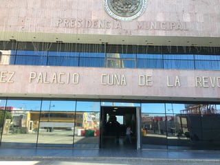 Un grupo de sindicalizados en Ayuntamiento de Gómez Palacio rechazan la reelección del secretario. (EL SIGLO DE TORREÓN)