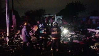  La explosión e incendio por pirotecnia, ocurrido ayer en un predio del municipio de Kanasín, Yucatán, dejó una persona adulta fallecida y tres menores lesionados. (TWITTER)