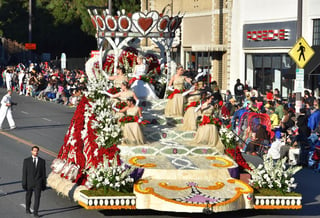 La carroza de la ciudad de Pasadena celebrando 100 años (2020) del voto de la mujer.