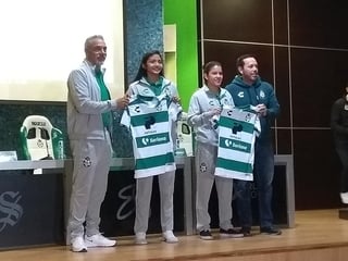 Stephania Osorio y la tapatía Esmeralda Zamarrón, son las nuevas caras del Santos Laguna Femenil. (HUMBERTO VÁZQUEZ)