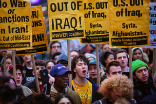 En Nueva York, la protesta fue convocada en Times Square, junto a las oficinas de reclutamiento. (ARCHIVO) 