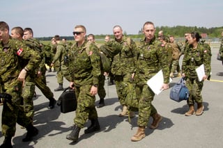 Canadá anunció este martes que trasladará de forma temporal parte de las tropas que tiene estacionadas en Irak, unos 500 soldados y personal, a Kuwait. (ARCHIVO)