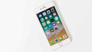 En la red ha empezado a circular el dispositivo, que será el más 'barato', el iPhone SE 2, que aseguran tendrá botón de inicio. (ARCHIVO)