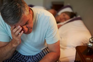 Las personas con insomnio tienen cambios en el rendimiento cognitivo y la estructura cerebral, especialmente en la sustancia blanca y algunas regiones que afectan en etapas tempranas del Alzheimer. (ARCHIVO)
