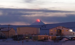 Las autoridades han emitido alerta roja para prevenir al tráfico aéreo de la actividad que se pueda presentar alrededor del volcán (INTERNET) 