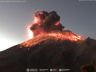 La mañana de este jueves el volcán Popocatépetl tuvo una explosión con contenido moderado de ceniza que generó una fumarola de tres kilómetros de altura, reportó el Cenapred. (TWITTER)